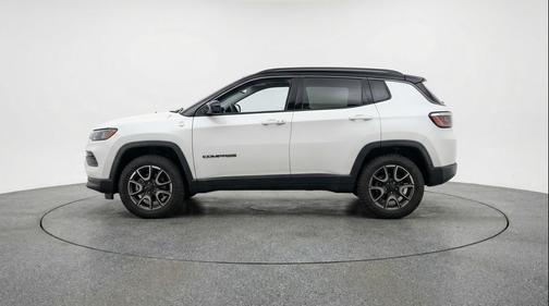 Bright White Clearcoat 2025 Jeep Compass Trailhawk