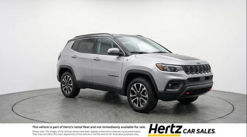 Silver Zynith Metallic Clearcoat 2025 Jeep Compass Trailhawk