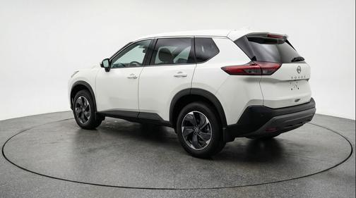 Everest White Pearl Tricoat 2025 Nissan Rogue SV