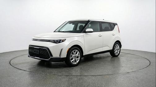 Snow White Pearl 2025 Kia Soul LX