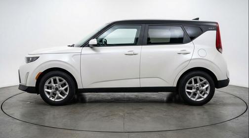 Snow White Pearl 2025 Kia Soul LX