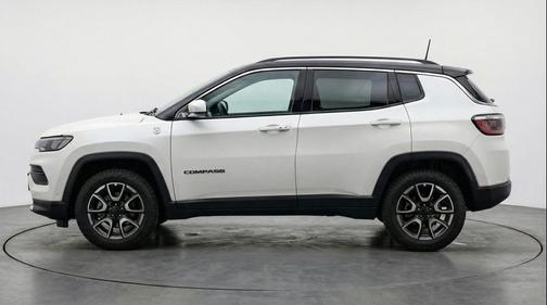 Bright White Clearcoat 2025 Jeep Compass Trailhawk
