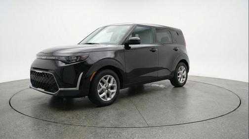 Fusion Black 2025 Kia Soul LX