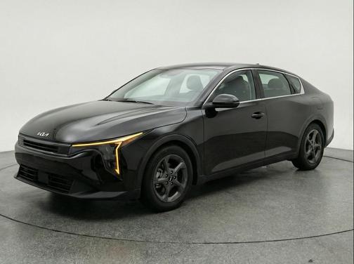 Aurora Black Pearl 2025 Kia K4 LXS