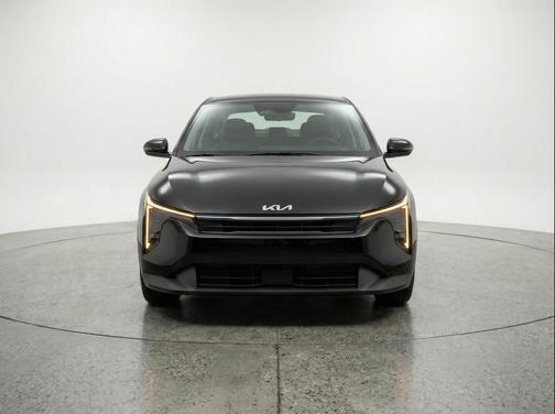 Aurora Black Pearl 2025 Kia K4 LXS
