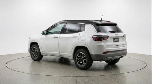 Bright White Clearcoat 2025 Jeep Compass Trailhawk