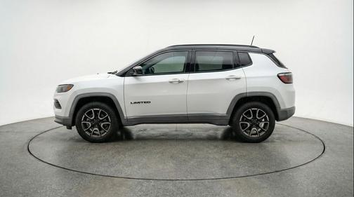 Bright White Clearcoat 2025 Jeep Compass Trailhawk