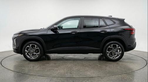 Mosaic Black Metallic 2025 Chevrolet Trax LT