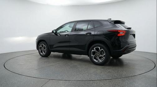 Mosaic Black Metallic 2025 Chevrolet Trax LT