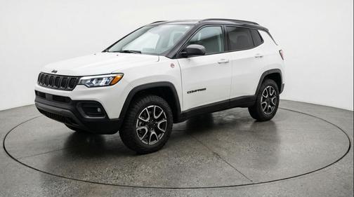 Bright White Clearcoat 2025 Jeep Compass Trailhawk