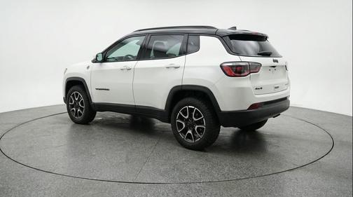 Bright White Clearcoat 2025 Jeep Compass Trailhawk