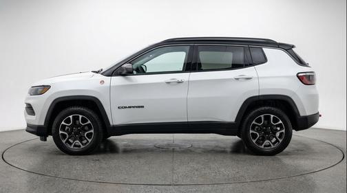Bright White Clearcoat 2025 Jeep Compass Trailhawk