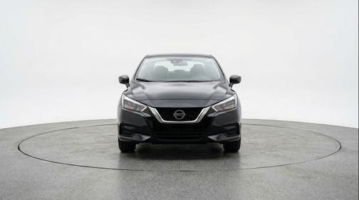 Super Black 2025 Nissan Versa 1.6 SV