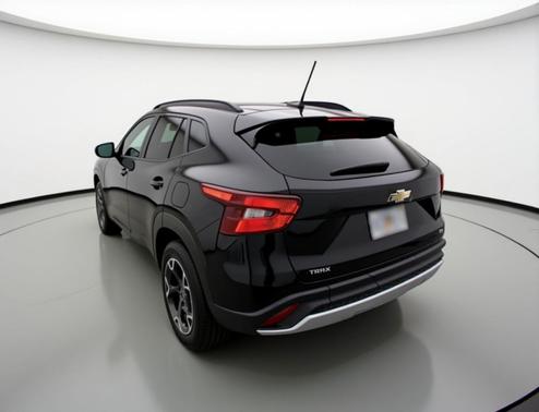 Mosaic Black Metallic 2025 Chevrolet Trax LT