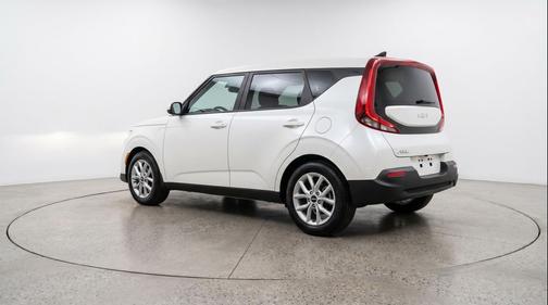 Snow White Pearl 2025 Kia Soul LX