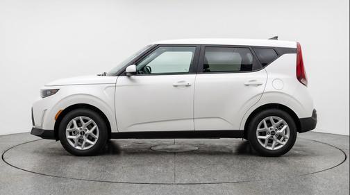 Snow White Pearl 2025 Kia Soul LX