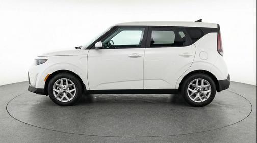 Snow White Pearl 2025 Kia Soul LX