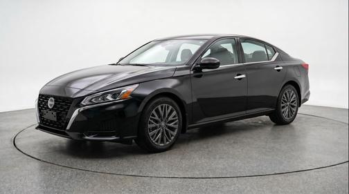 Super Black 2025 Nissan Altima SV FWD