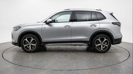 Pyrite Silver Metallic 2026 Volkswagen Tiguan 2.0T SE