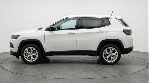 Bright White Clearcoat 2025 Jeep Compass Latitude