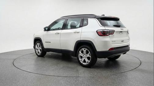 Bright White Clearcoat 2025 Jeep Compass Latitude