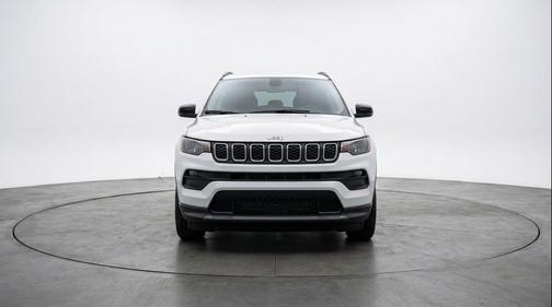 Bright White Clearcoat 2025 Jeep Compass Latitude