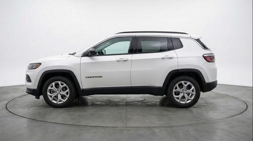Bright White Clearcoat 2025 Jeep Compass Latitude