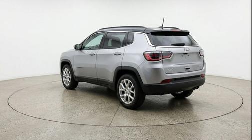 Silver Zynith Metallic Clearcoat 2025 Jeep Compass Limited