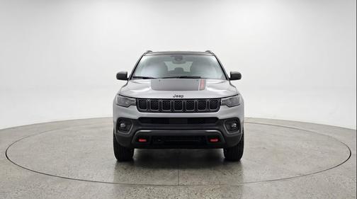 Silver Zynith Metallic Clearcoat 2025 Jeep Compass Trailhawk