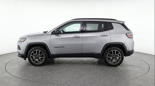 Silver Zynith Metallic Clearcoat 2025 Jeep Compass Trailhawk