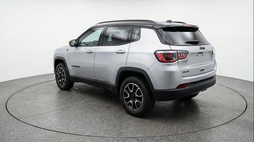 Silver Zynith Metallic Clearcoat 2025 Jeep Compass Trailhawk