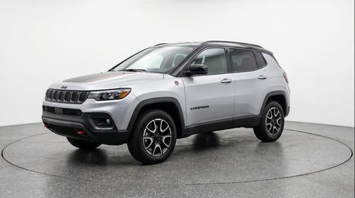 Silver Zynith Metallic Clearcoat 2025 Jeep Compass Trailhawk