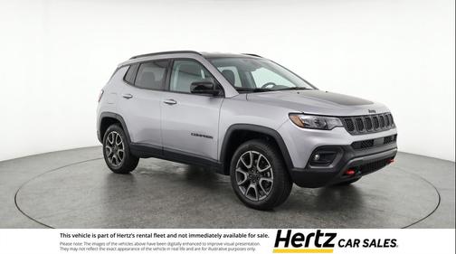 Silver Zynith Metallic Clearcoat 2025 Jeep Compass Trailhawk