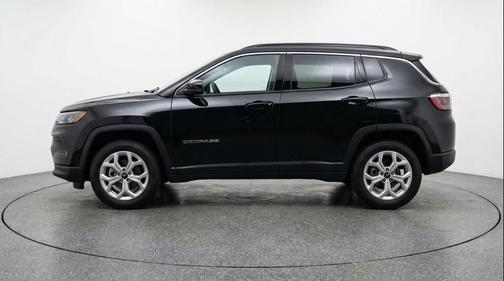 Diamond Black Crystal Pearlcoat 2025 Jeep Compass Latitude