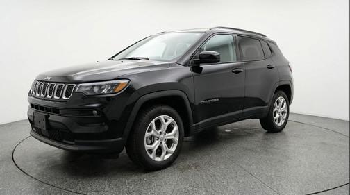 Diamond Black Crystal Pearlcoat 2025 Jeep Compass Latitude