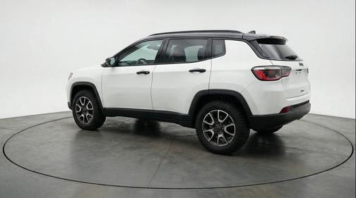 Bright White Clearcoat 2025 Jeep Compass Trailhawk