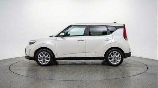 Snow White Pearl 2025 Kia Soul LX