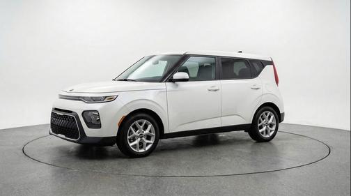Snow White Pearl 2025 Kia Soul LX