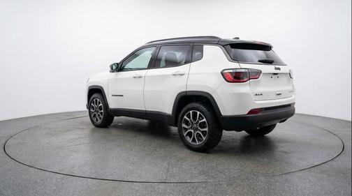 Bright White Clearcoat 2025 Jeep Compass Trailhawk
