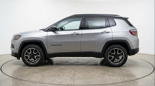 Silver Zynith Metallic Clearcoat 2025 Jeep Compass Trailhawk