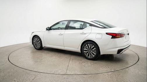 Glacier White 2025 Nissan Altima SV FWD