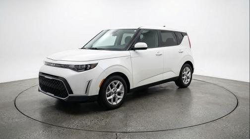 Snow White Pearl 2025 Kia Soul LX