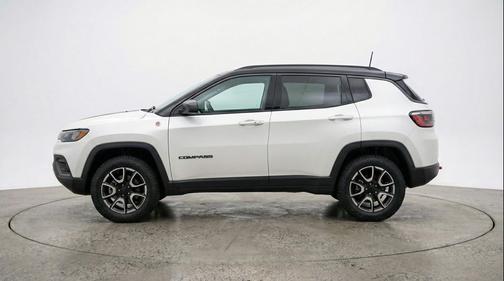 Bright White Clearcoat 2025 Jeep Compass Trailhawk