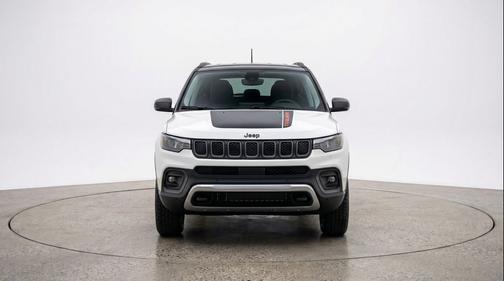 Bright White Clearcoat 2025 Jeep Compass Trailhawk