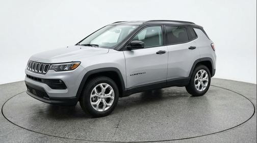 Silver Zynith Metallic Clearcoat 2025 Jeep Compass Latitude