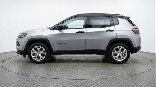 Silver Zynith Metallic Clearcoat 2025 Jeep Compass Latitude