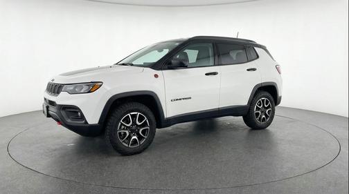 Bright White Clearcoat 2025 Jeep Compass Trailhawk