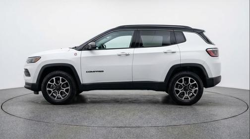 Bright White Clearcoat 2025 Jeep Compass Trailhawk