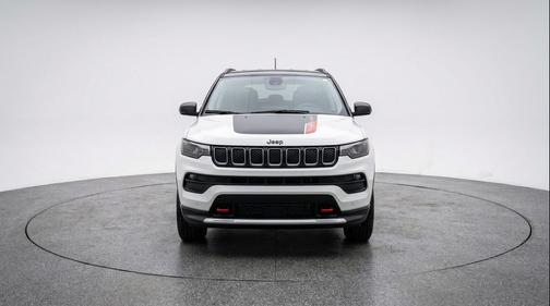 Bright White Clearcoat 2025 Jeep Compass Trailhawk