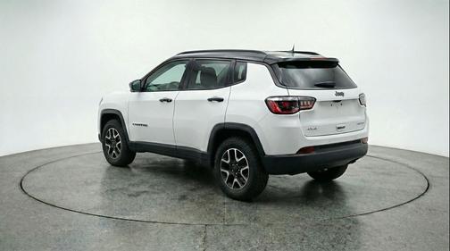 Bright White Clearcoat 2025 Jeep Compass Trailhawk